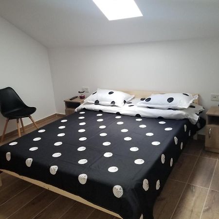 Autentic Adorabil Apartment Albeştii Pământeni Exterior foto